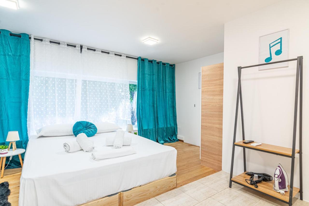 New Loft In The Heart Of City Center Heraklion  Bagian luar foto