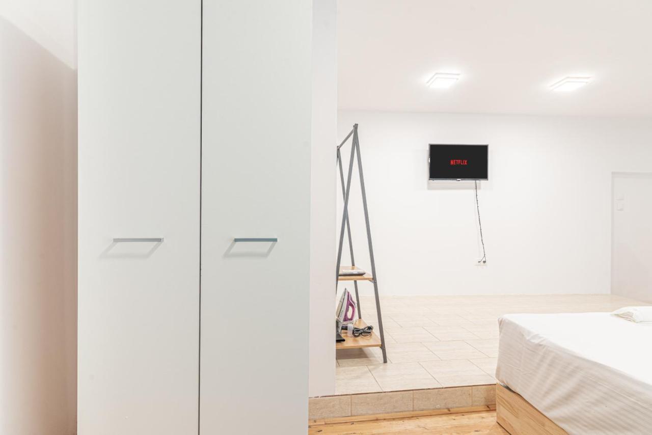 New Loft In The Heart Of City Center Heraklion  Bagian luar foto