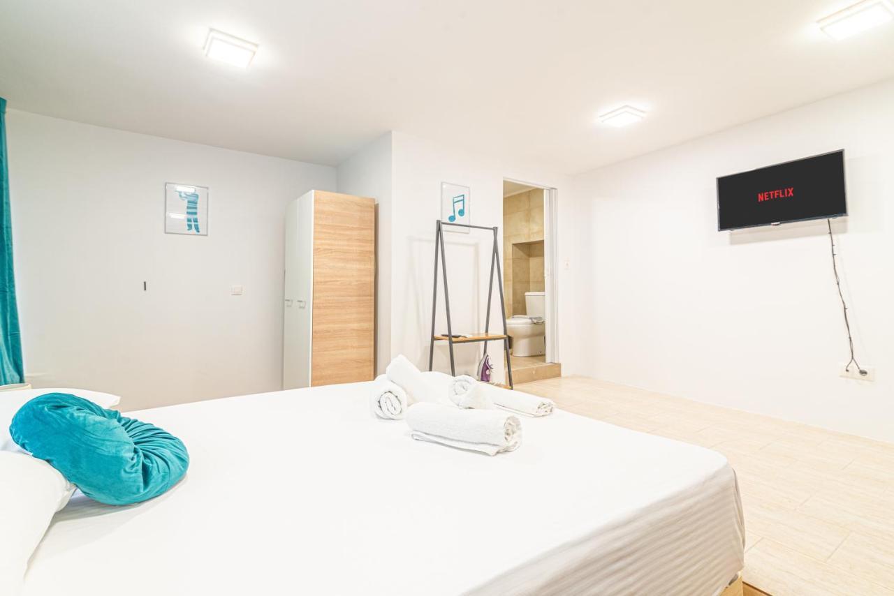 New Loft In The Heart Of City Center Heraklion  Bagian luar foto