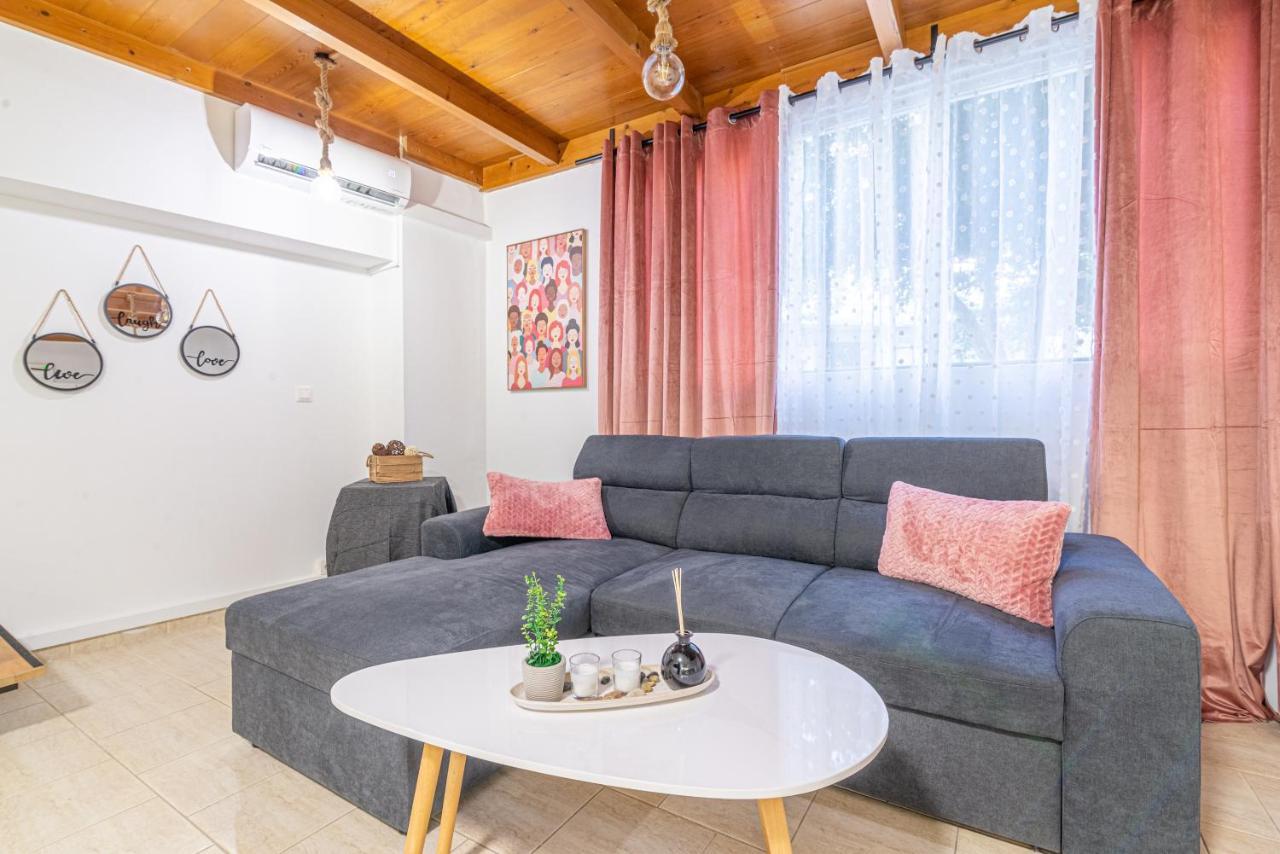 New Loft In The Heart Of City Center Heraklion  Bagian luar foto
